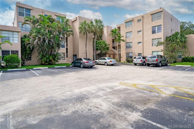 Building Photo - 9400 Live Oak Pl