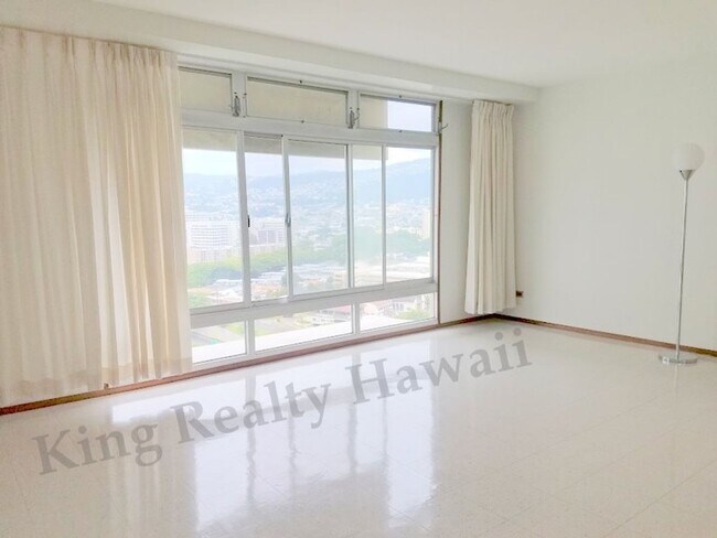 Foto del edificio - **OASIS in HONOLULU* Queen Emma Gardens *VERY CLEAN 2 br / 1 ba