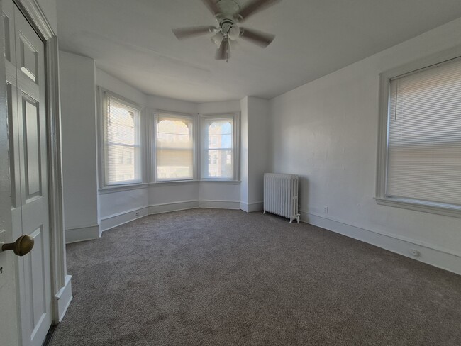 Building Photo - 20 S 61st St