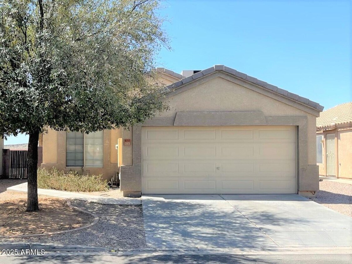 Foto principal - 6717 E Lush Vista View