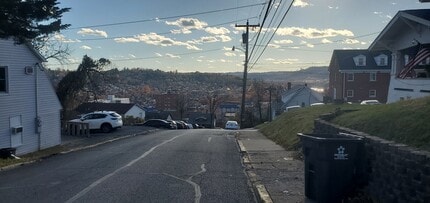 Building Photo - 806 Price St