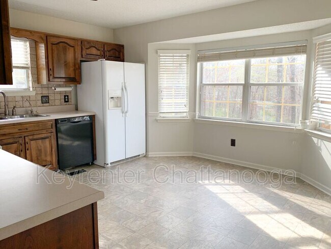 Building Photo - 6913 Benwood Dr