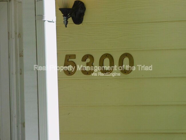 Foto del edificio - 5300 Lange Trail