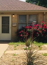 Building Photo - 112 S Palo Duro St