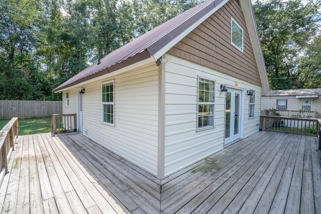 Building Photo - 1076 Lilinoe Way