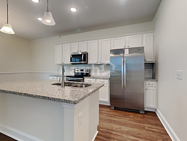 Building Photo - 986 Theodore Rd