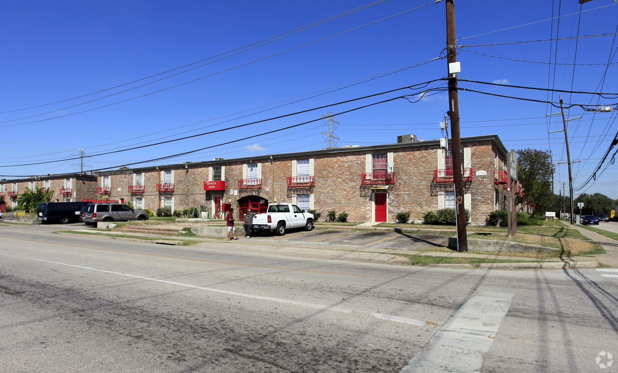 Building Photo - La Hacienda Apartments