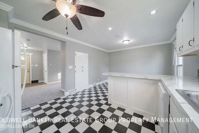 Building Photo - 1205 Hillcrest Dr
