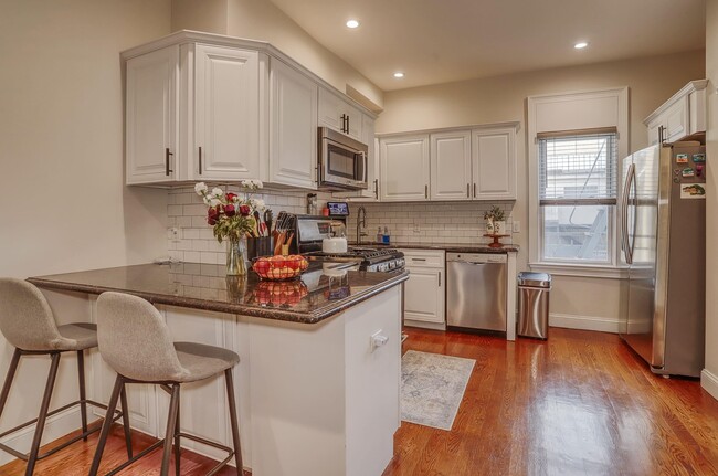 Building Photo - 403 Adams St