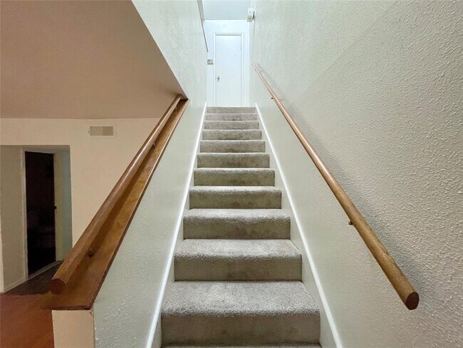 Foto del edificio - 5917 Fairdale Ln