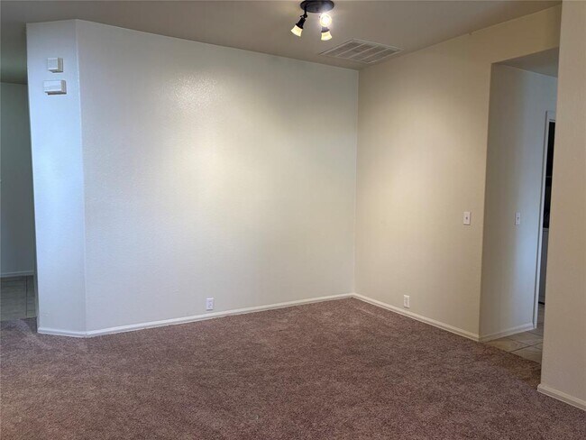 Foto del edificio - 125 Camelia Pkwy