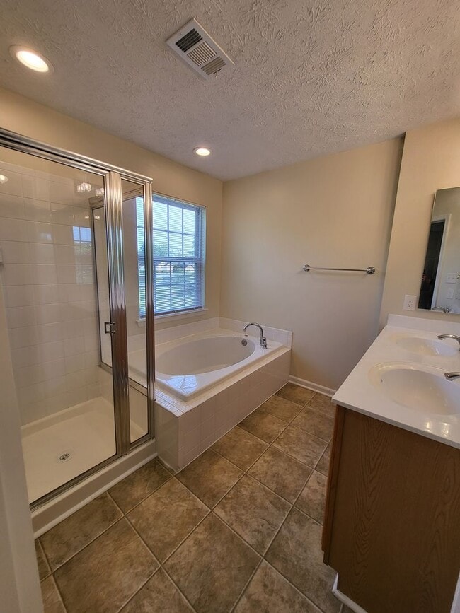 Building Photo - SPACIOUS 3-Level Townhome in Winston's Choice