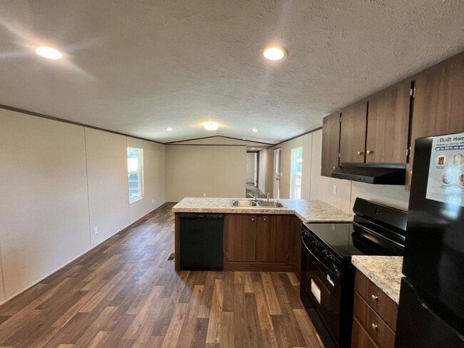 Building Photo - 35 Tower Manor Cir W