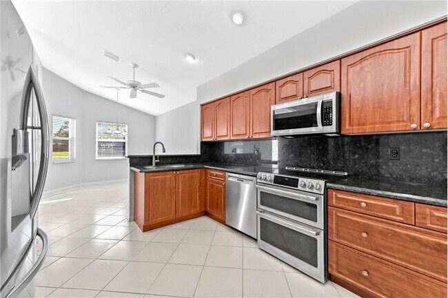 Foto del edificio - 14066 Glenlyon Ct