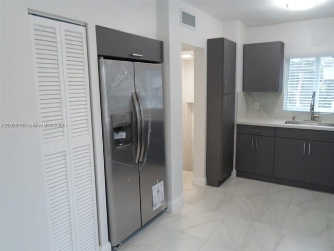 Building Photo - 354 NW 59th Terrace