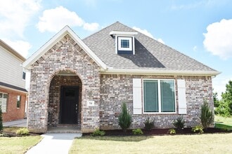 Building Photo - 731 N Salem Rd