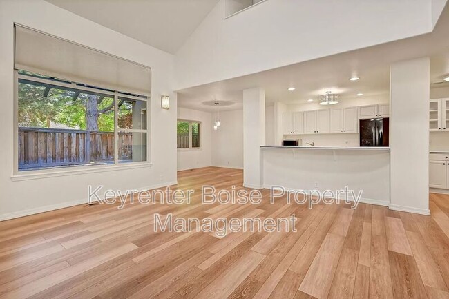 Foto del edificio - 815 E Riverpark Ln