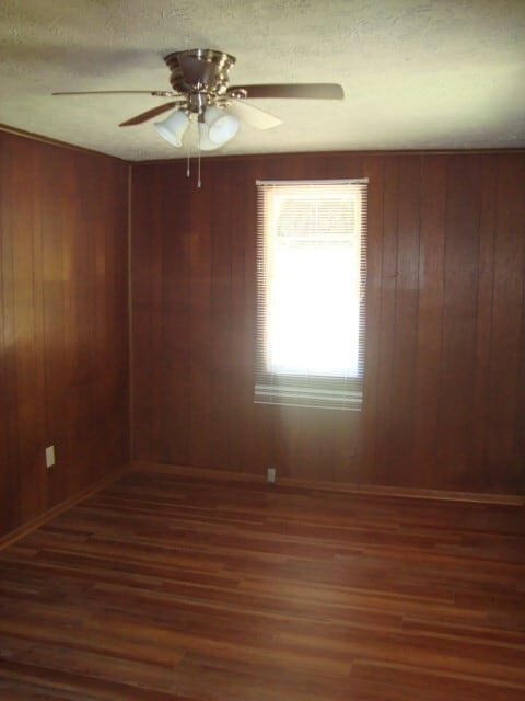 Building Photo - 4BR/2BA with All New Wood Laminate Floorin...