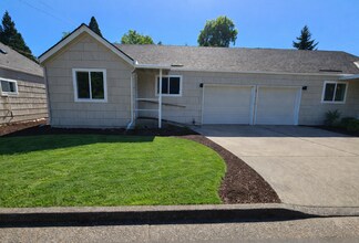 Building Photo - 408-410 SW Elmwood Ave