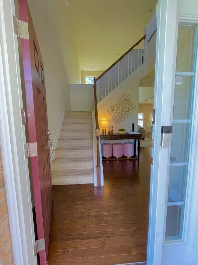 Foto del edificio - Well Maintained Beautiful 3Bed/2.5Bath Pro...