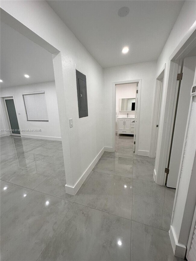 Foto del edificio - 2785 SW 33rd Ave