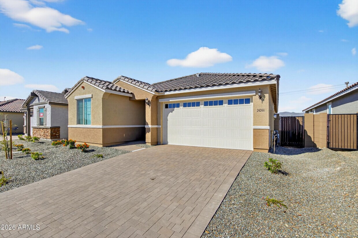 Foto del edificio - 24244 W Raymond St