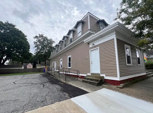 Building Photo - 9 Turner Ave