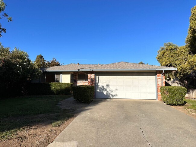 Building Photo - 2701 Blackburn Dr