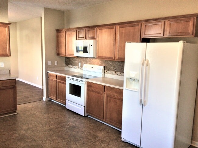 Foto del edificio - 6140 Glen Way Dr