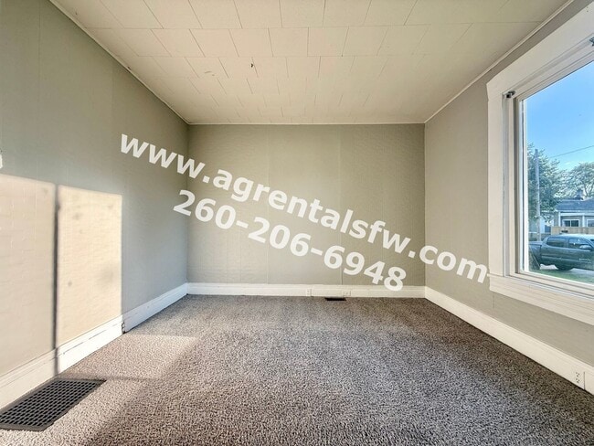 Building Photo - 2721 Fox Ave