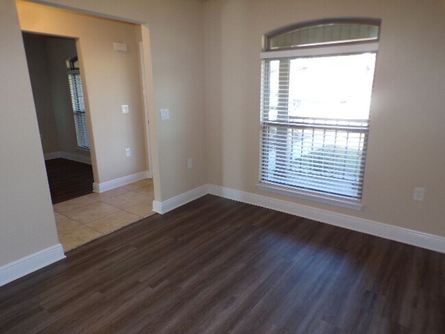 Building Photo - Spacious 3-Bedroom Home