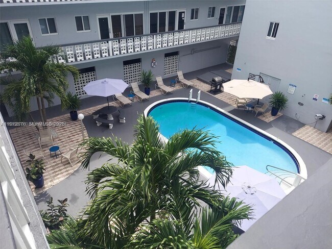 Foto del edificio - 1818 Rodman St