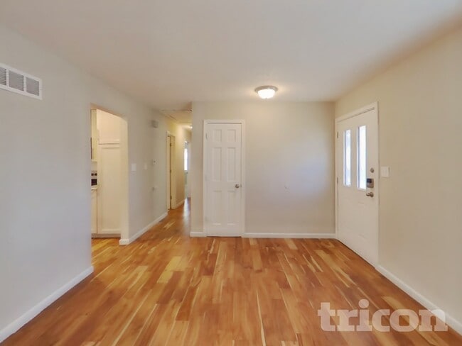 Building Photo - 1116 NE 10 St