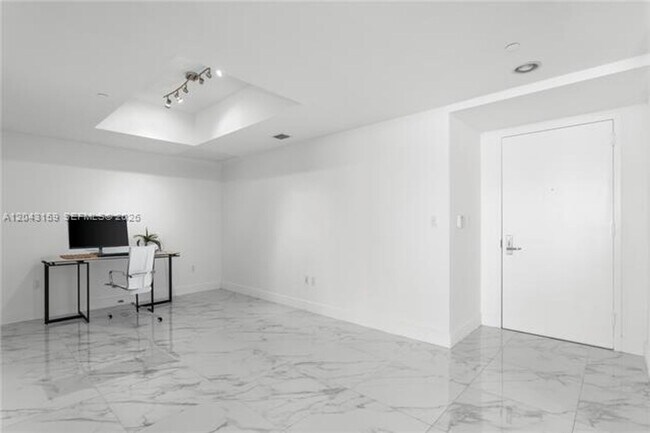 Building Photo - 465 Brickell Ave