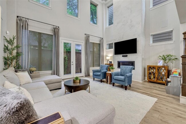 Building Photo - 1002 Shepherd Oaks Dr