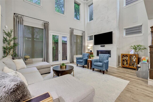 Foto del edificio - 1002 Shepherd Oaks Dr