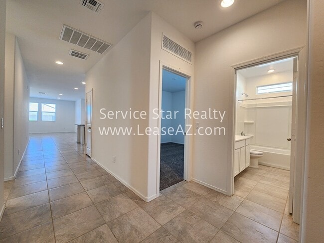 Building Photo - 1167 W Del Monte Dr