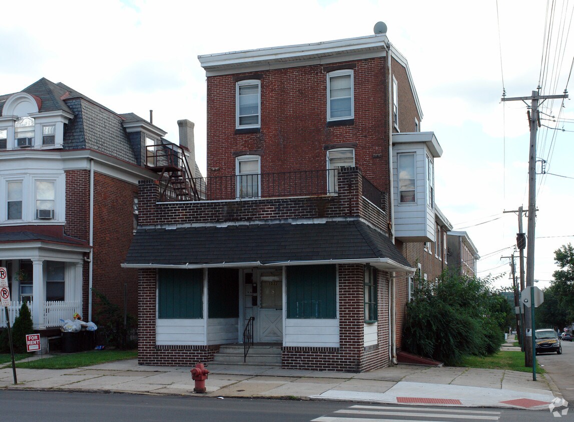 Primary Photo - 1032 W Main St