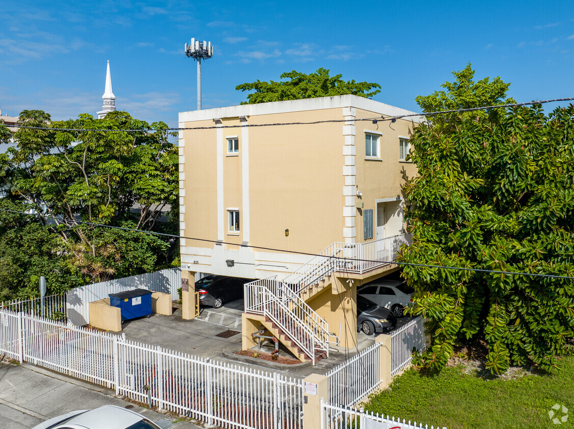835 SW 2nd St Miami, FL 33130 - Castello I Condominiums