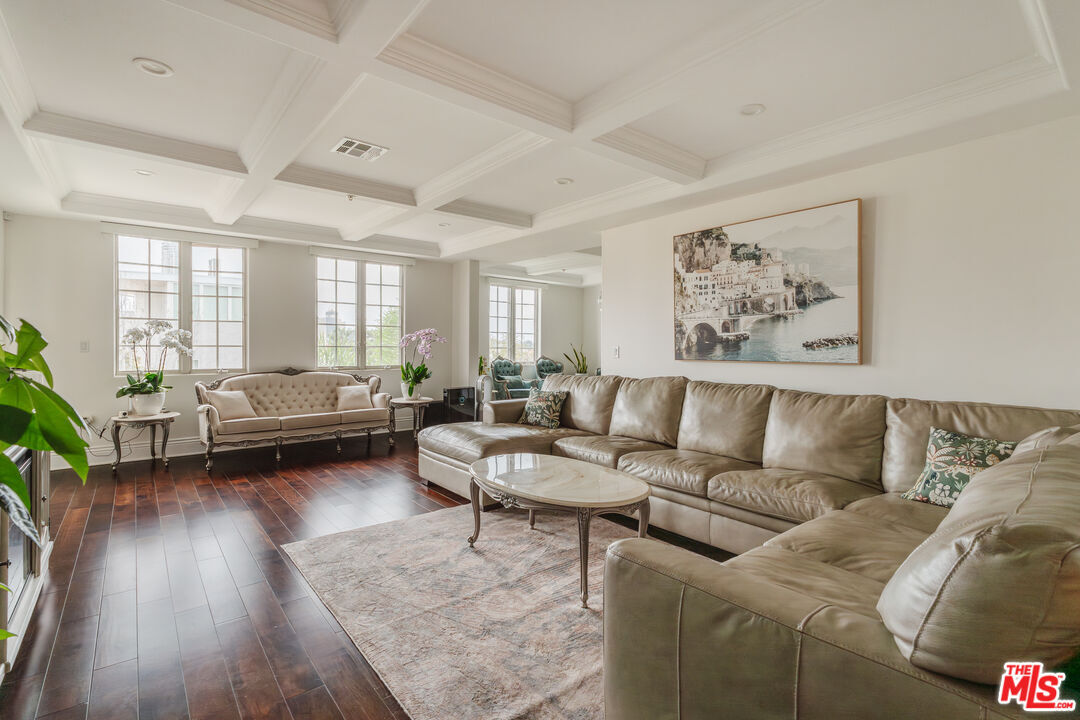 Primary Photo - 1835 Pandora Ave