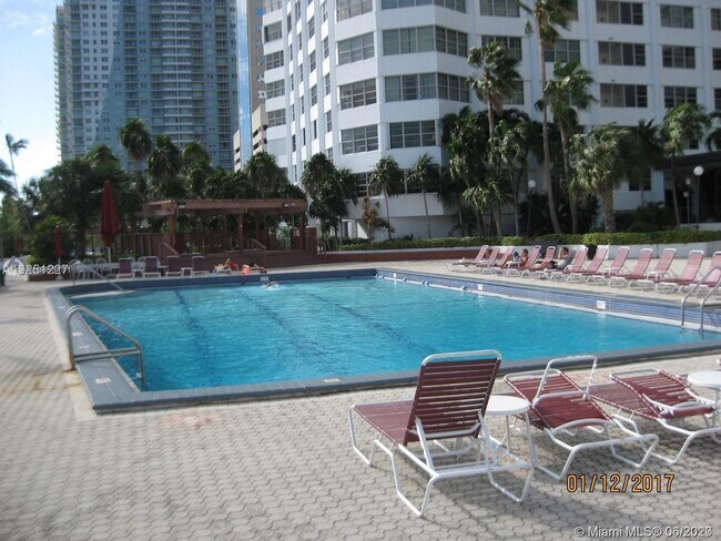 Building Photo - 999  Brickell Bay Dr 801 Miami Fl 33131