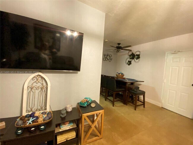 Foto del edificio - 7334 Harding Ave