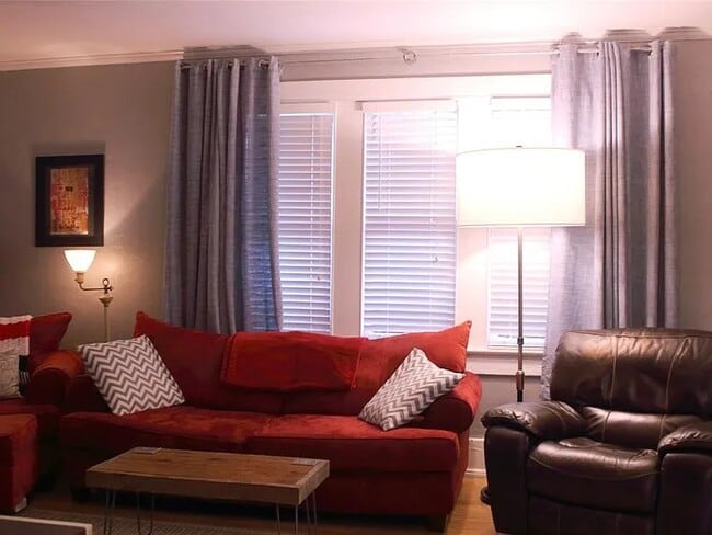 Foto del edificio - 3313 Cloverdale Rd