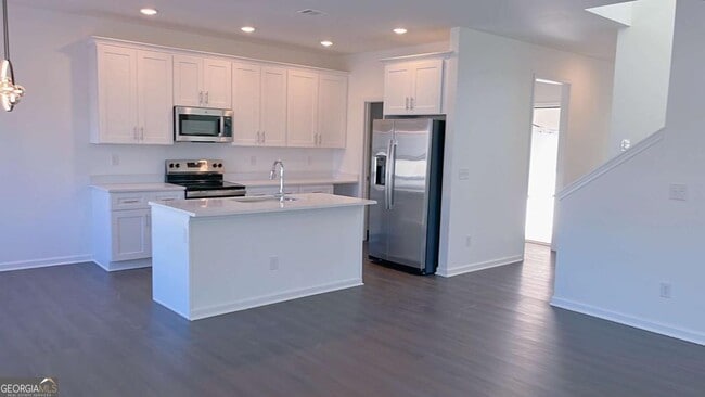 Building Photo - 25 Sandstone Dr