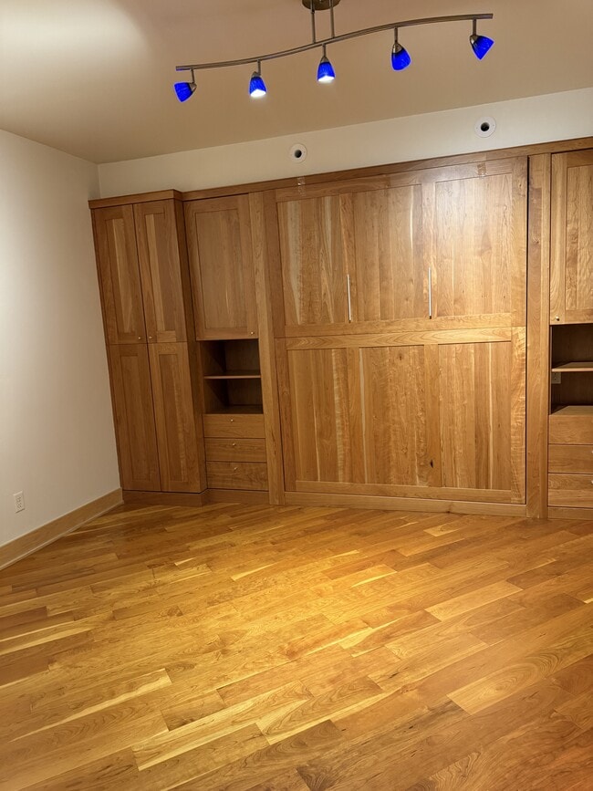 Building Photo - 804 8th St