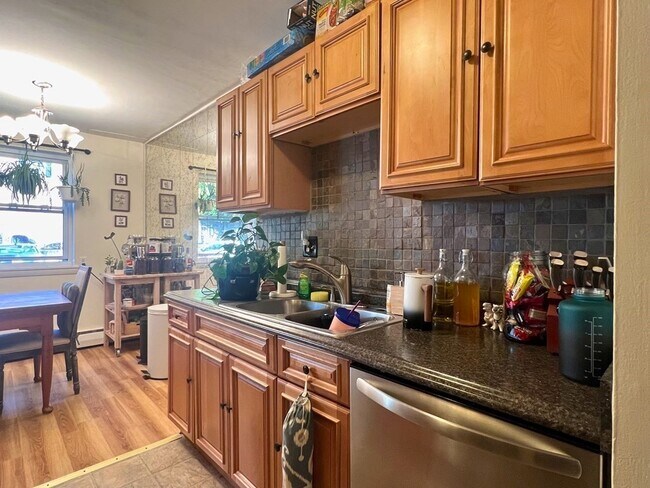 Building Photo - 25 Regency Park Dr