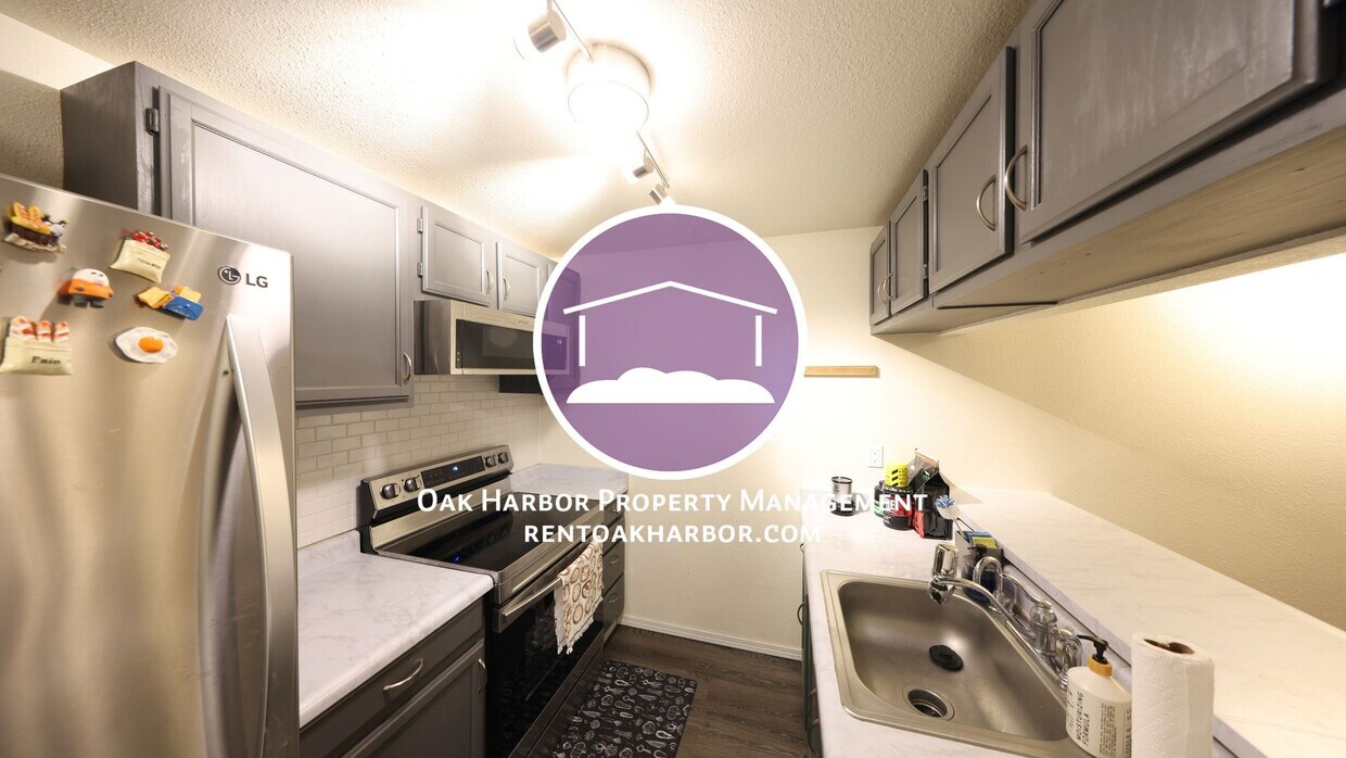 Foto principal - 2 Bed 2.5 Bath - Excellent Condition - Pet Friendly - NAS Whidbey