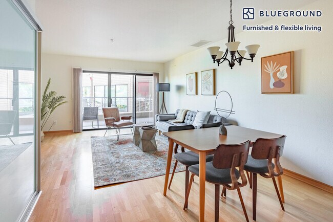 Foto del edificio - 730 NW Naito Pkwy