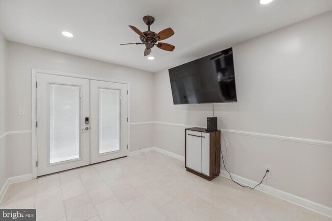 Building Photo - 6008 Waterbury Ct