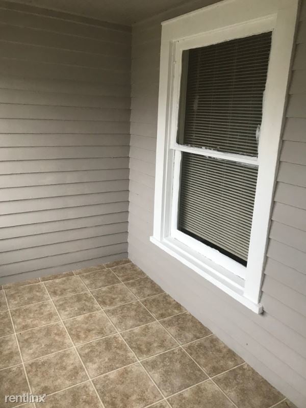 Building Photo - 3 br, 1.5 bath Apartment - 3238 Graceland Ave